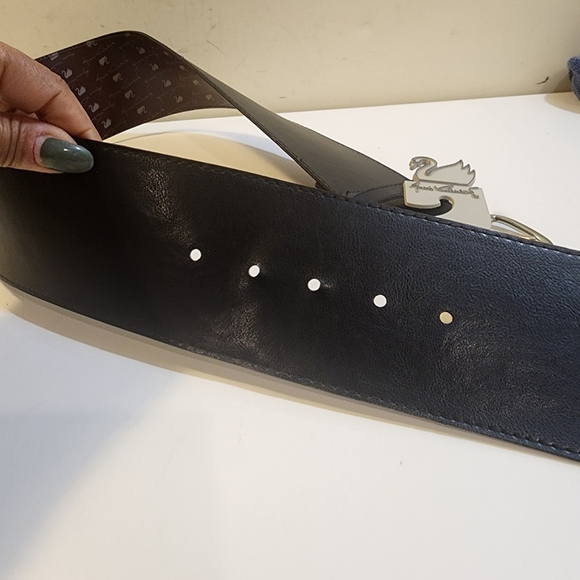 Gloria Vanderbilt Black Leather Belt with Silver Buckle - Picture 5 of 12